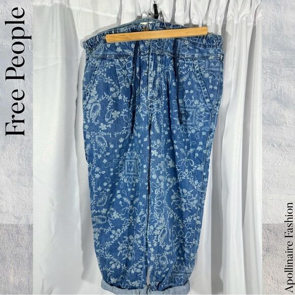 WE THE FREE MIXED UP UTILITY JEANS IN BLUE PRINT SIZE MEDIUM NWOT - Picture 6 of 7